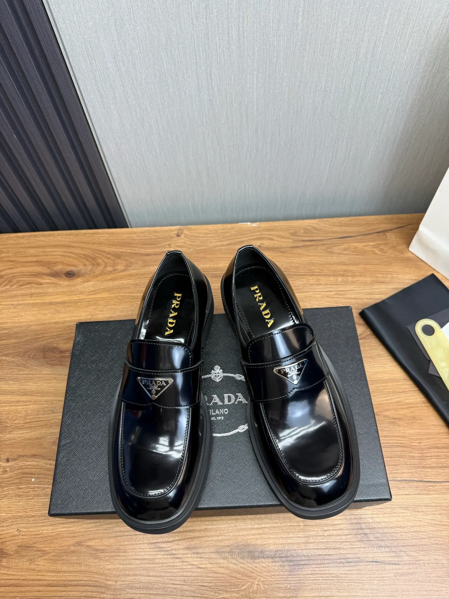 Men's shoes 💰840💰 [PRADA] New models synchronized with the official website, high-quality shipments ✔️Hot-sellers🔥 Original cowhide. Open edge beaded cowhide + cowhide lining, 1🆚1 replica, original lightweight foam outsole, 38-45 (men's 38.45 custom-made, non-refundable)